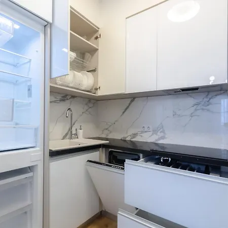 Petrovdom 408-467-471-277-377 In Park Cozy Apartment