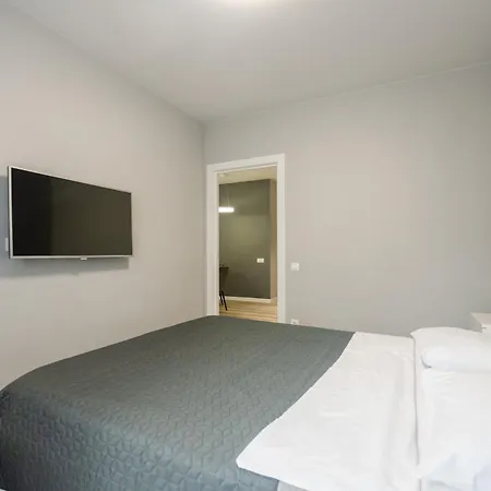 Petrovdom 408-467-471-277-377 In Park Cozy Apartment Kiew