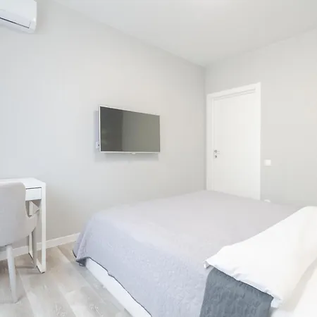 Petrovdom 408-467-471-277-377 In Park Cozy Apartment
