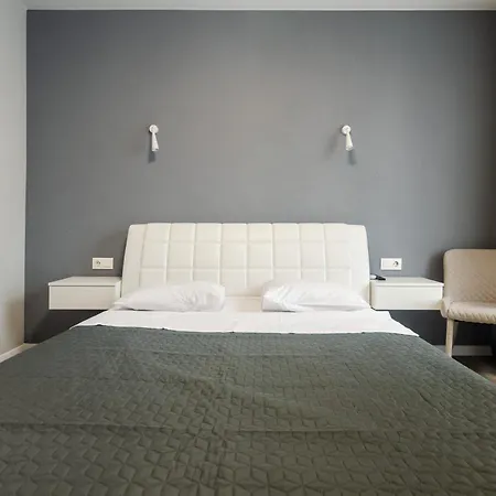 Petrovdom 408-467-471-277-377 In Park Cozy Apartment Kiew
